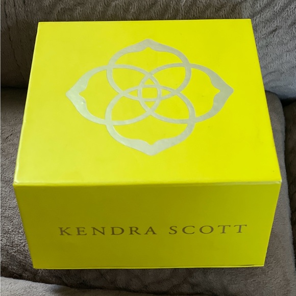 Kendra Scott Necklace Gift Box and Jewelry Bag Set - Picture 4 of 14